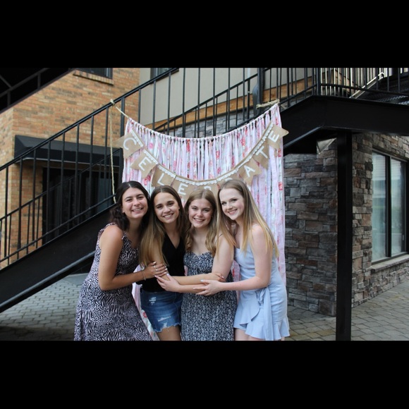 Meet your Posher, Sierra - Picture 2 of 3